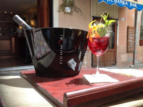 Esplora il significato del termine: Rosso.