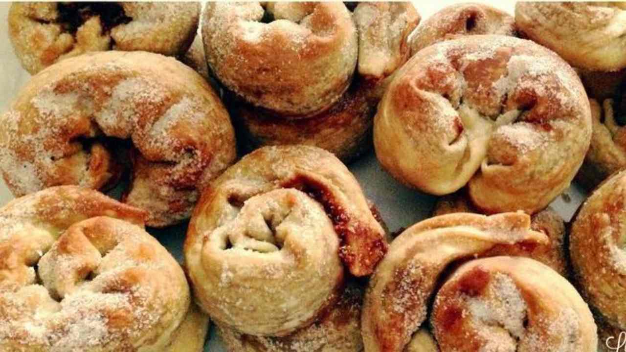 Tre giorni di festa tra dolci tipici e mercatini di Natale: questo borgo pugliese vizia i turisti con le sue sfogliatelle | Delizie e spettacoli