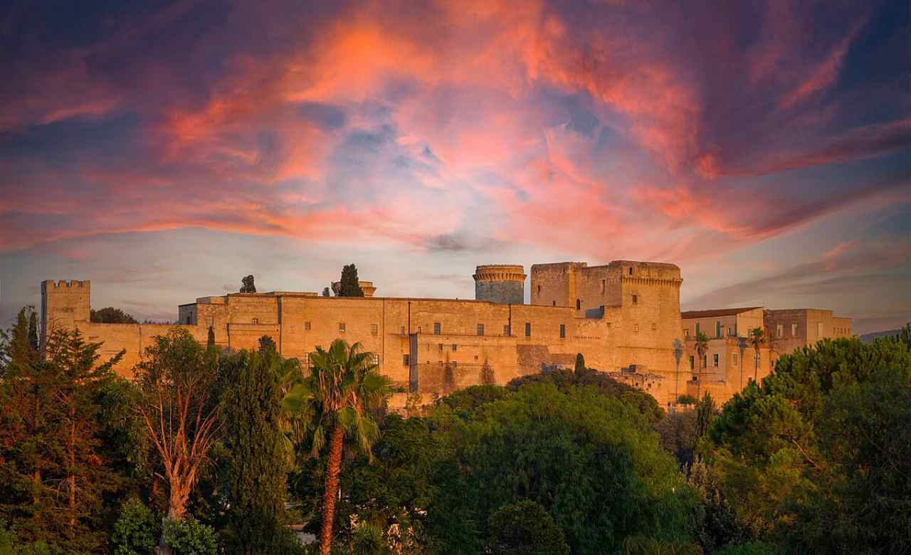 Storia, misteri un castello e il mito di Federico II | C’è un borgo pugliese che fa battere il cuore: impossibile non visitarlo